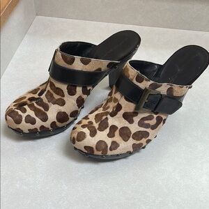 Leopard Print Women's Clogs with Black Strap